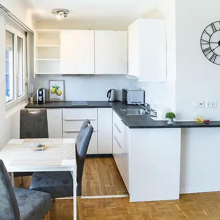 Apartment With View *